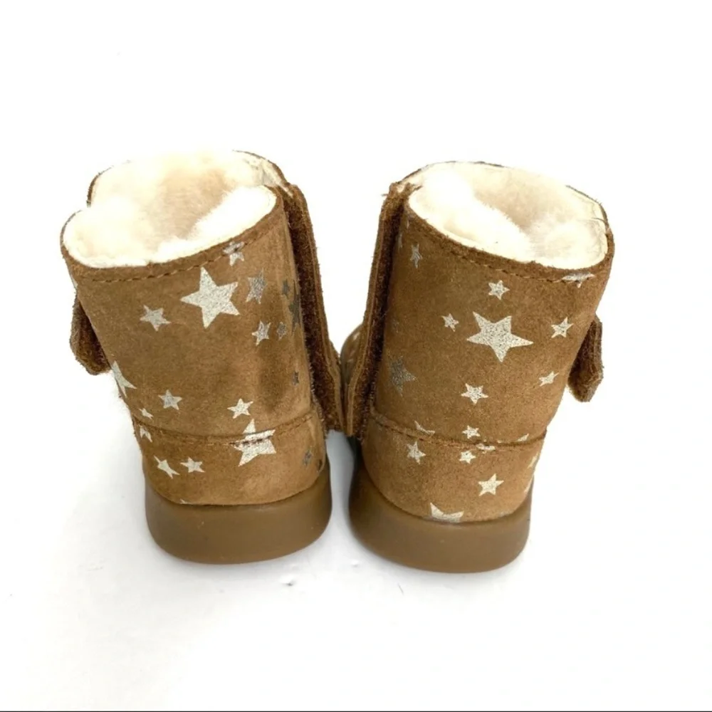 Ugg Unisex-Child Keelan Stars Fashion Fur Boot in Camel Tan